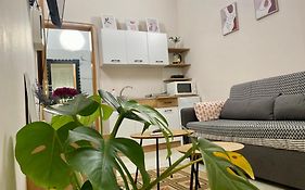 Dori'S Wilson Studio At Blloku Neighborhood